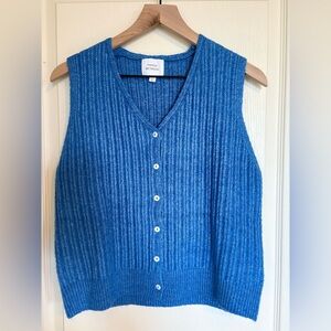 Things between women’s sweater vest size small